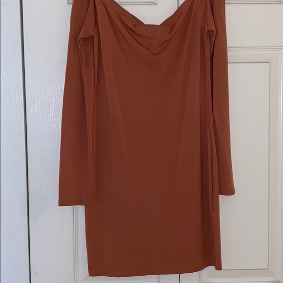 Off shoulder/ strapless long sleeve peachy dress🍑 - Picture 4 of 5